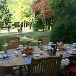 La Closerie Des Sacres Bed & Breakfast Lavannes