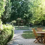 La Closerie Des Sacres Bed & Breakfast
