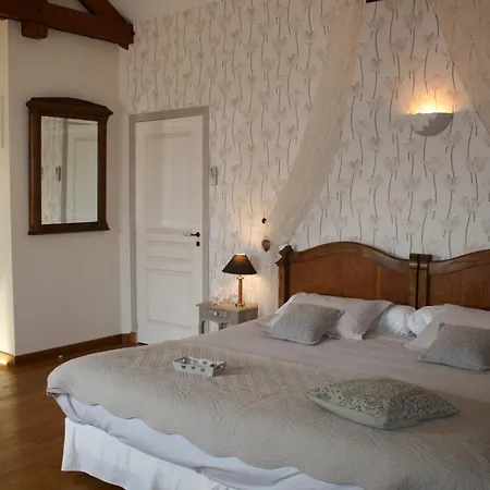 La Closerie Des Sacres Bed and breakfast Lavannes