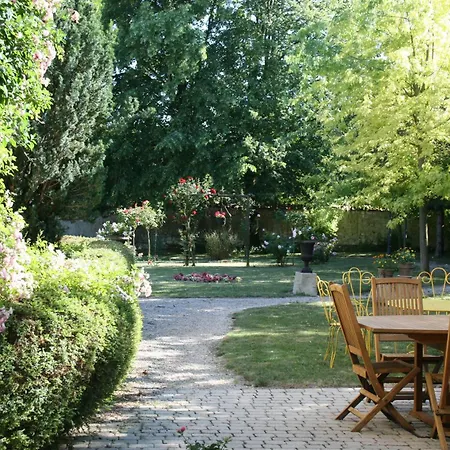 La Closerie Des Sacres Bed and breakfast