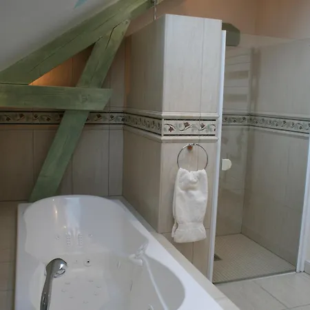 La Closerie Des Sacres Bed & Breakfast *