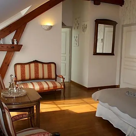 La Closerie Des Sacres Couette-café 3*