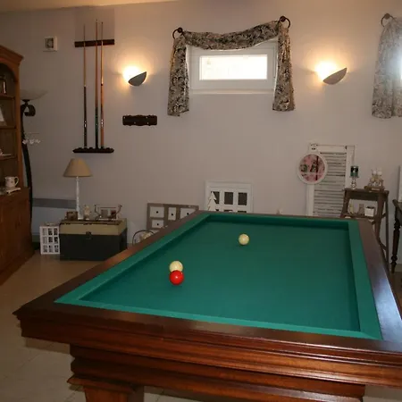 La Closerie Des Sacres Bed and breakfast Lavannes